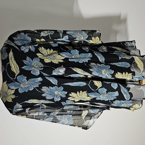 Signature Womens 3X Floral V-Neck Women's Top - Black and Blue Flowie - Picture 5 of 9